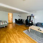 Spacious Waterfront Apartment With Free Parking - Upgraded 2024