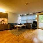 Spacious Waterfront Apartment With Free Parking - Upgraded 2024