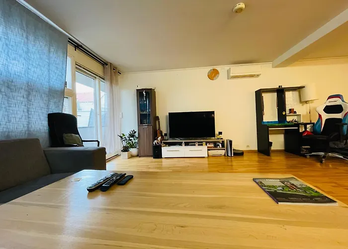 Spacious Waterfront Apartment With Free Parking - Upgraded 2024