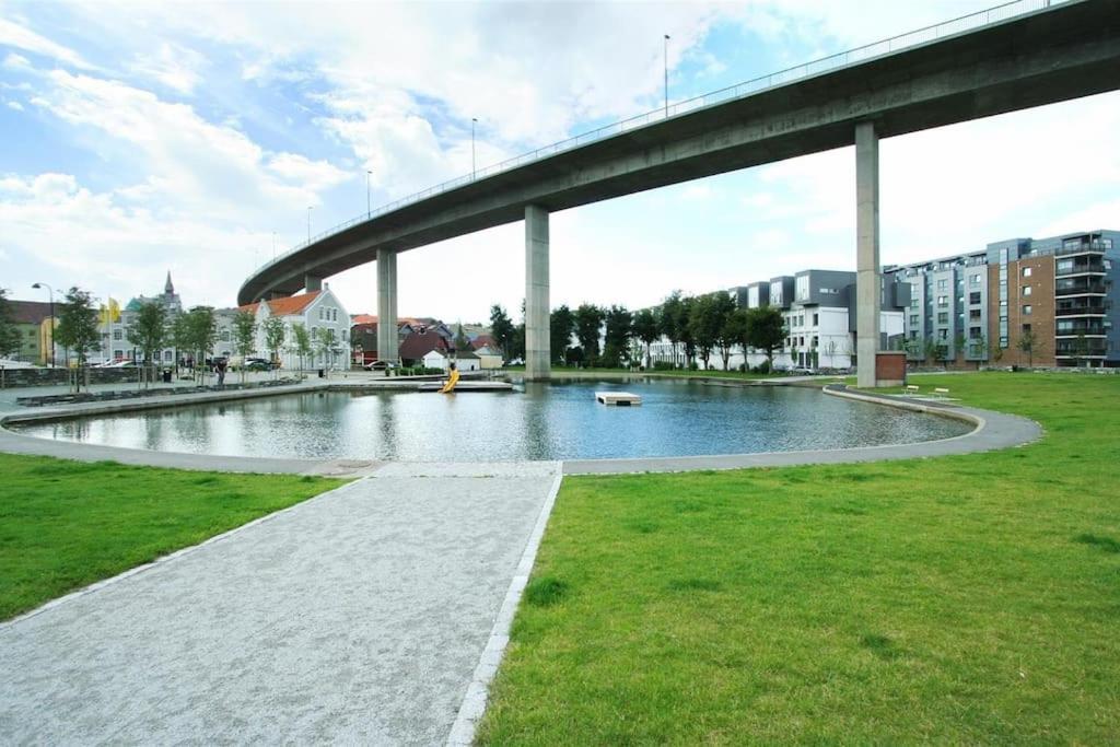 Apartment Spacious Waterfront With Free Parking - Upgraded 2024 Stavanger