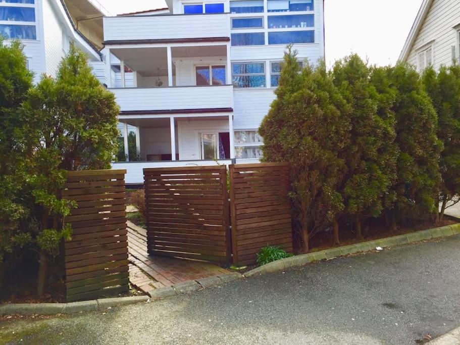 Spacious Waterfront With Free Parking - Upgraded 2024 Apartment Stavanger